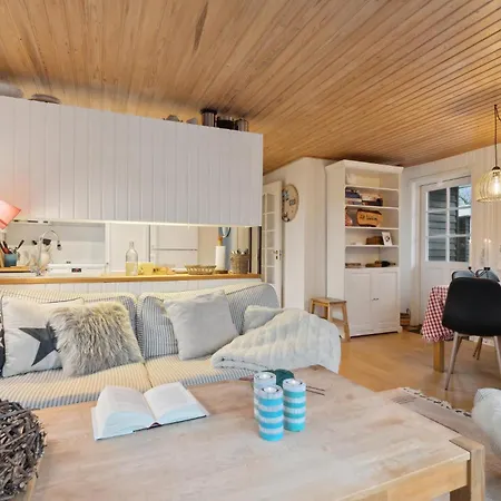 Beautiful In With Kitchen Holiday home
